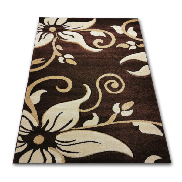 brązowy dywan w kwiaty