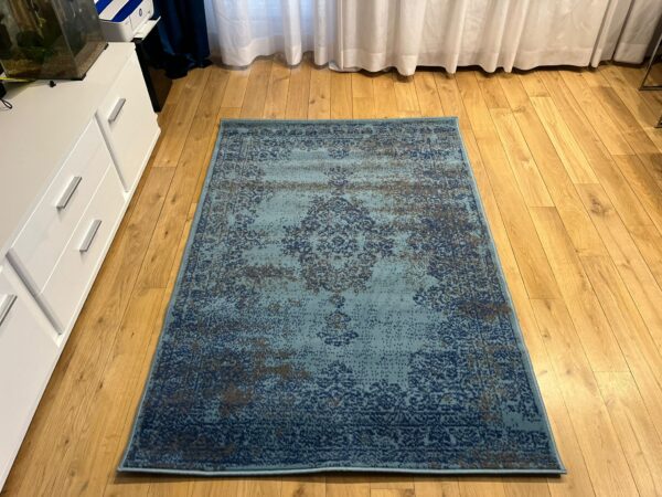 niebieski-dywan-klasyczny