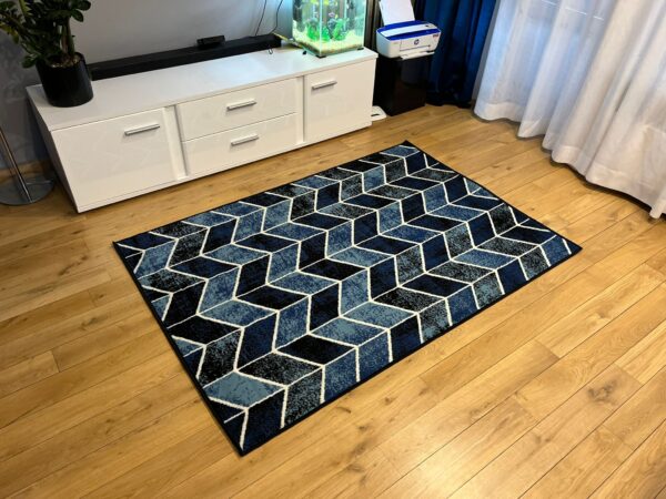nowoczesny-dywan-z-niebieskim